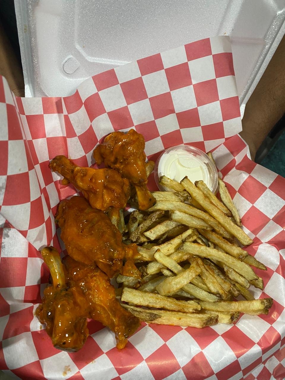 Alitas con papas